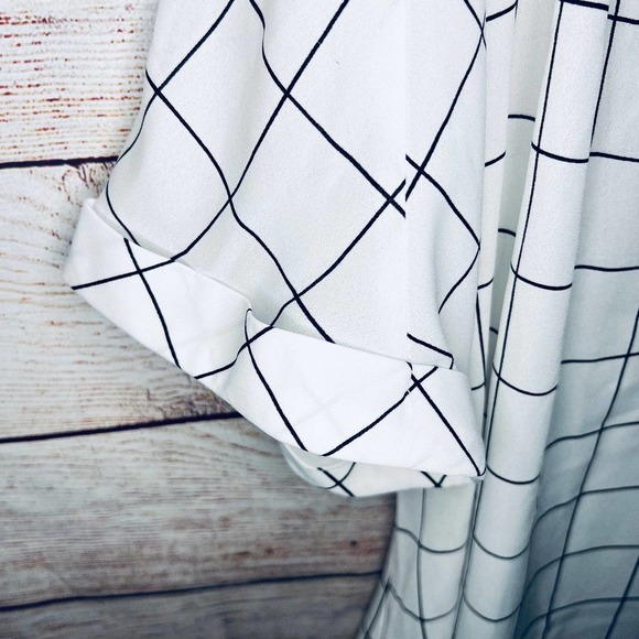 Women’s Worthington white and black grid patterned blouse, NWT - Picture 4 of 6